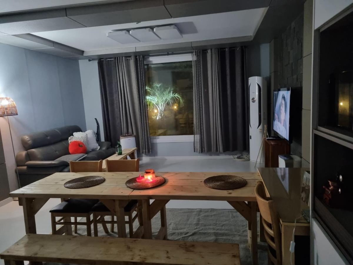 Gashi Sarang Bed & Breakfast Seogwipo Dış mekan fotoğraf