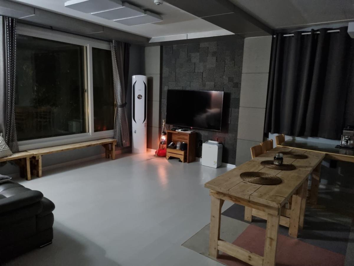 Gashi Sarang Bed & Breakfast Seogwipo Dış mekan fotoğraf